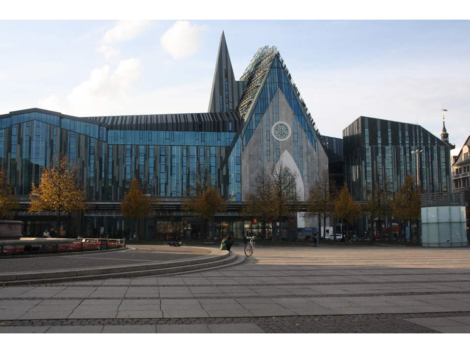 Augustusplatz mit Neuem Augusteum der Universität Leipzig