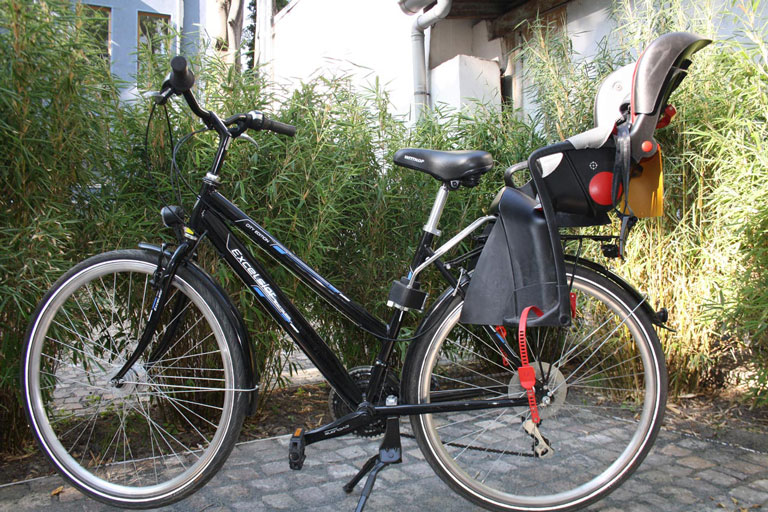 Verleih: Fahrrad mit Kindersitz
